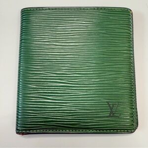 Louis Vuitton - green epi bifold wallet - used -